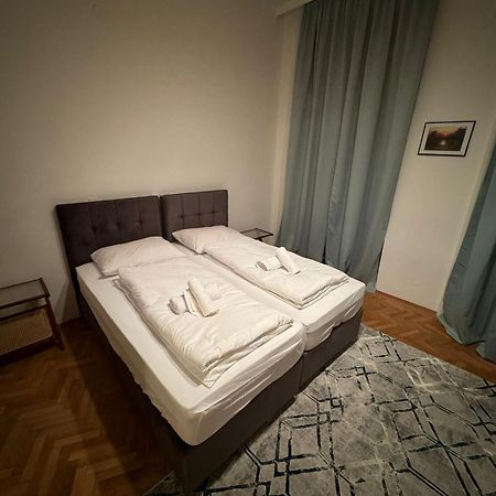 Centrally-Located Authentic Apartment Відень Екстер'єр фото