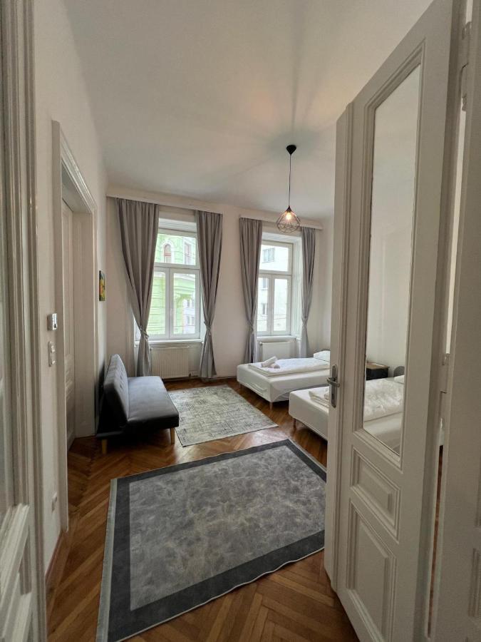 Centrally-Located Authentic Apartment Відень Екстер'єр фото