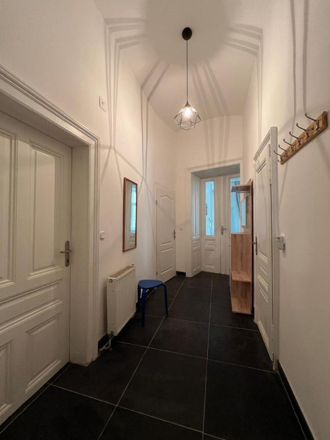Centrally-Located Authentic Apartment Відень Екстер'єр фото