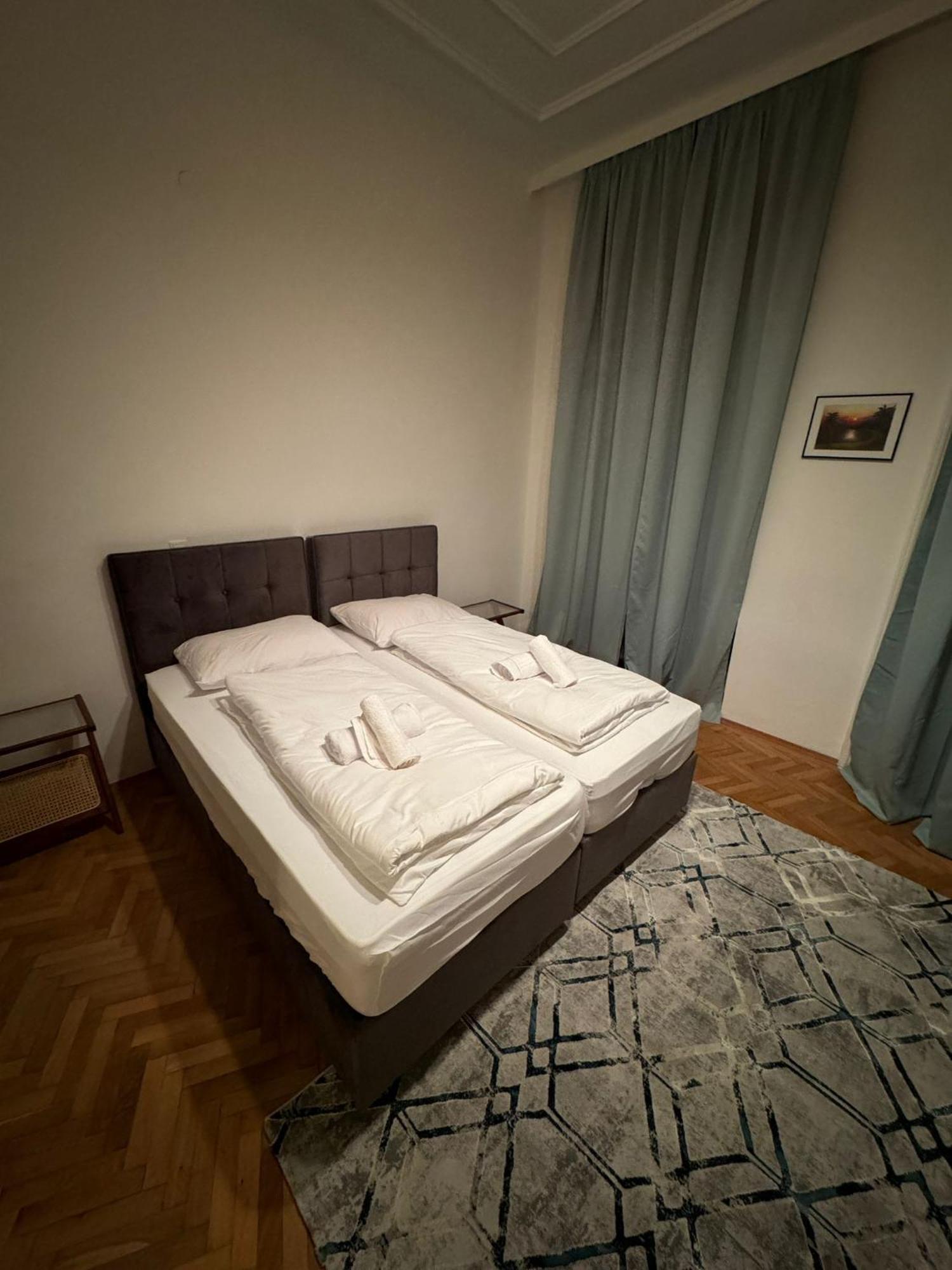 Centrally-Located Authentic Apartment Відень Екстер'єр фото