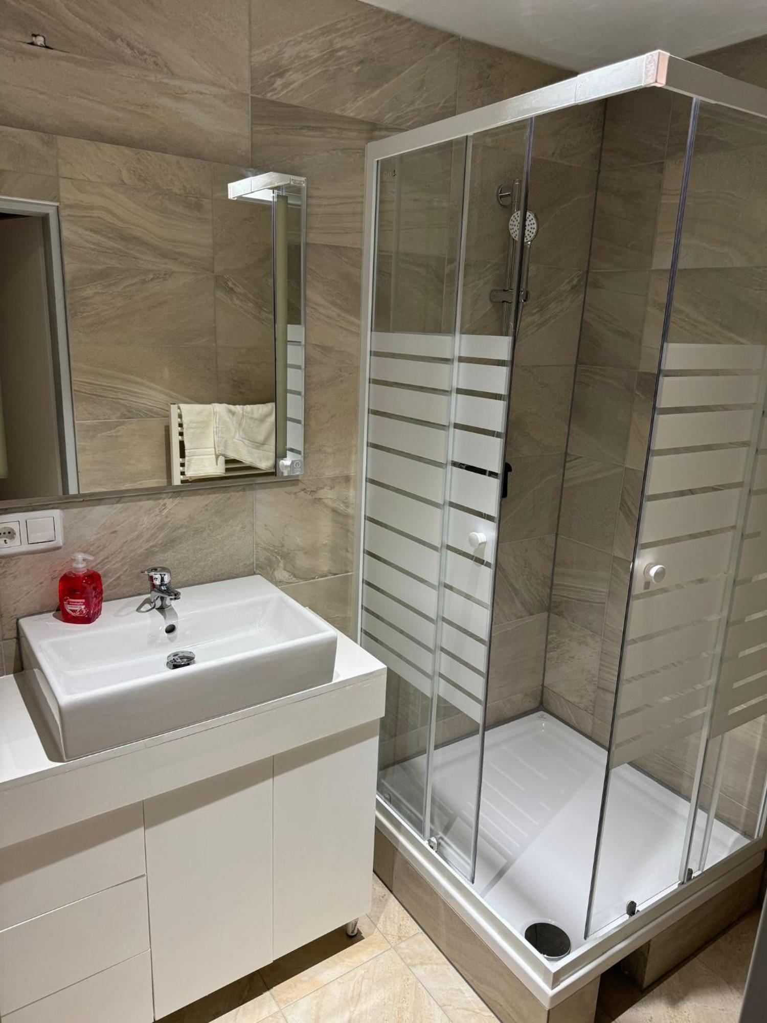 Centrally-Located Authentic Apartment Відень Екстер'єр фото